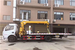 纳雍附近汽车轮胎更换